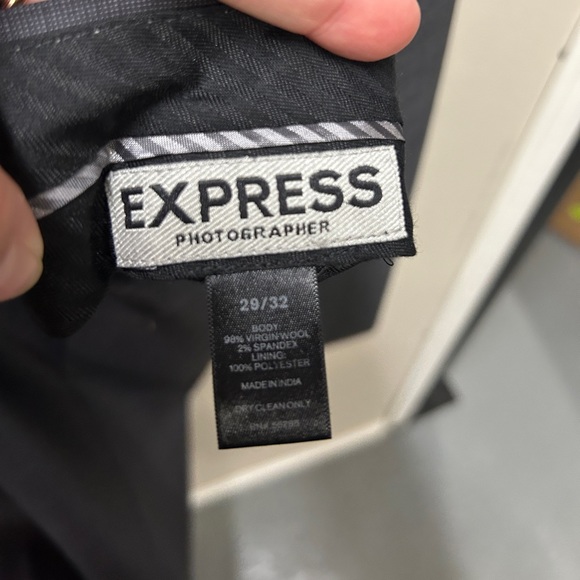 Express Suit - Picture 2 of 10